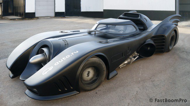 Cette véritable Batmobile, du premier Batman de Tim Burton, est visible à  Lyon