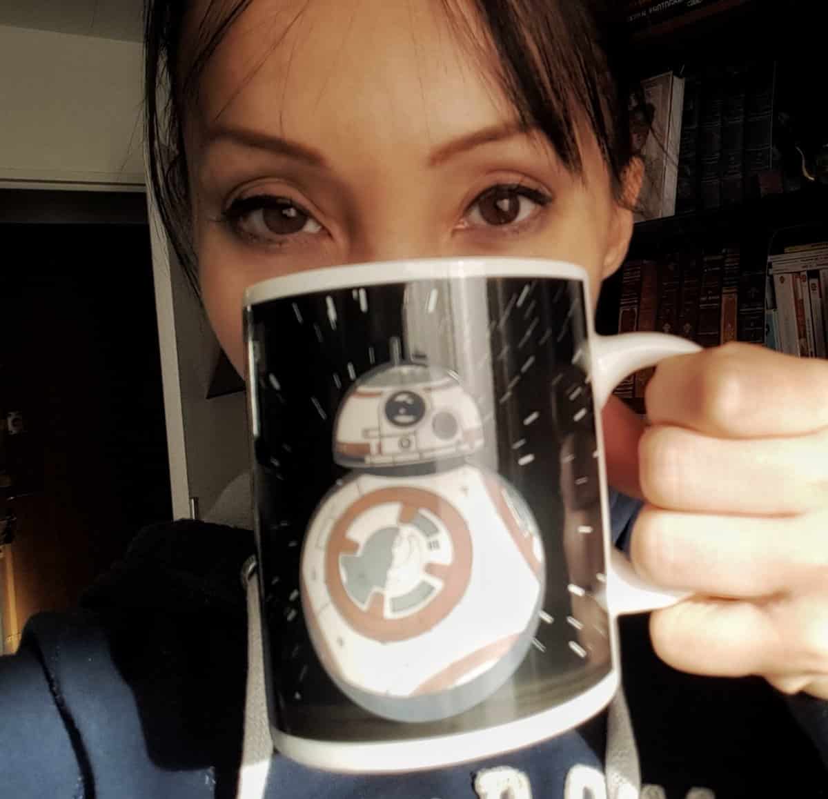 Des cadeaux insolites pour Céline Tran (ex Katsuni) | Super Insolite