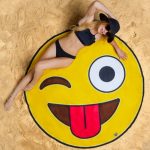 serviette-de-plage-geante-emoji-smiley