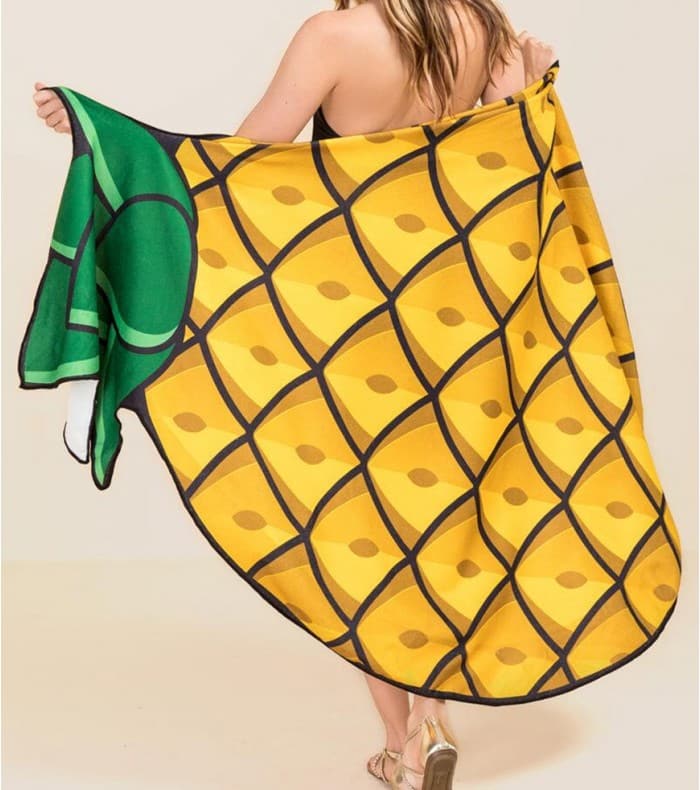 https://www.super-insolite.com/wp-content/uploads/2017/06/serviette-plage-xxl-ananas-3.jpg