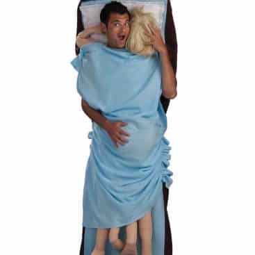 costume couple au lit