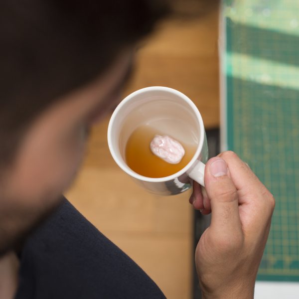 mug chewing gum