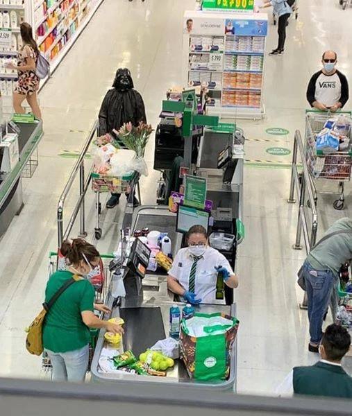 dark vador qui fait ses courses