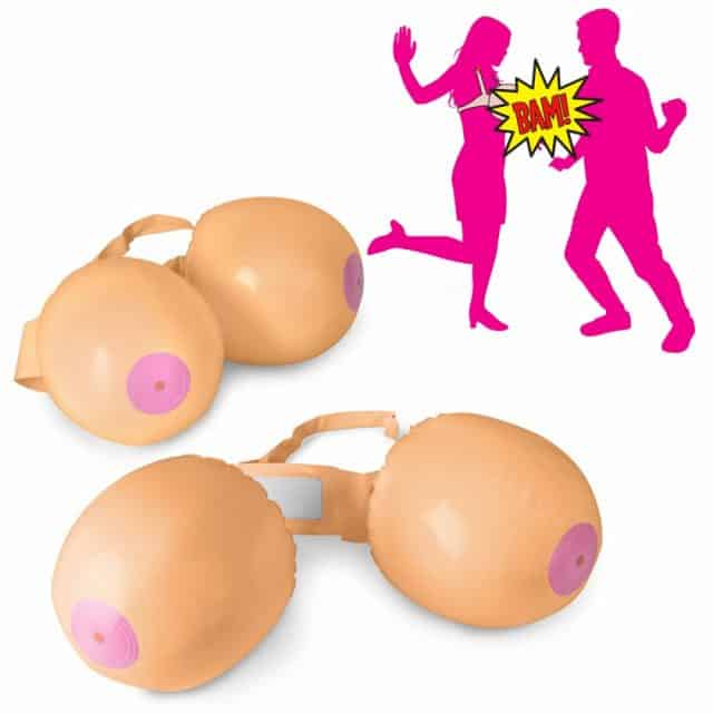 combat de seins gonflables